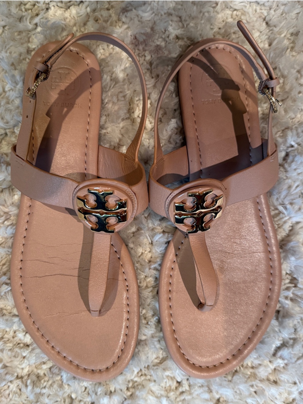 Tori Burch Women’s Blush Leather T-Strap Sandals with Decorative gold emblem